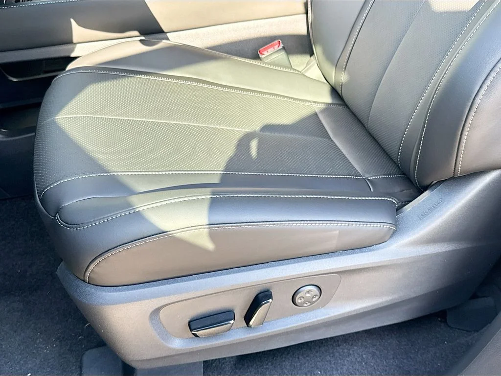 Certified Used 2026 Black INFINITI LUXE image 20