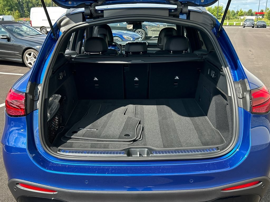 New 2027 Starling Blue Metallic Mercedes-Benz GLC 300 image 43