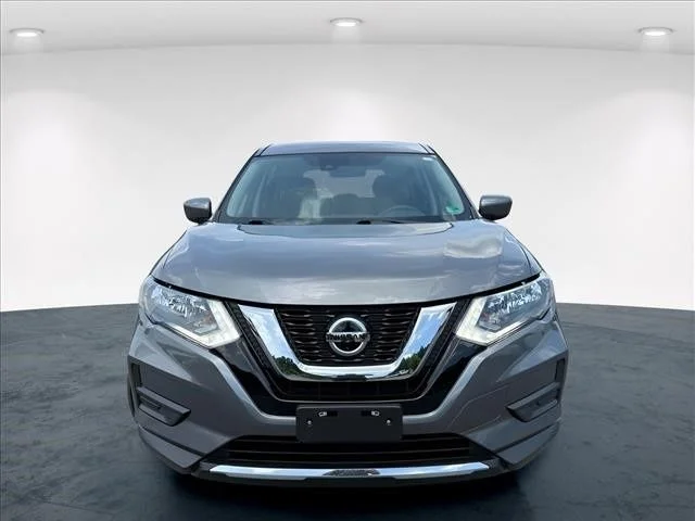 Used 2019 Gray Nissan S image 9