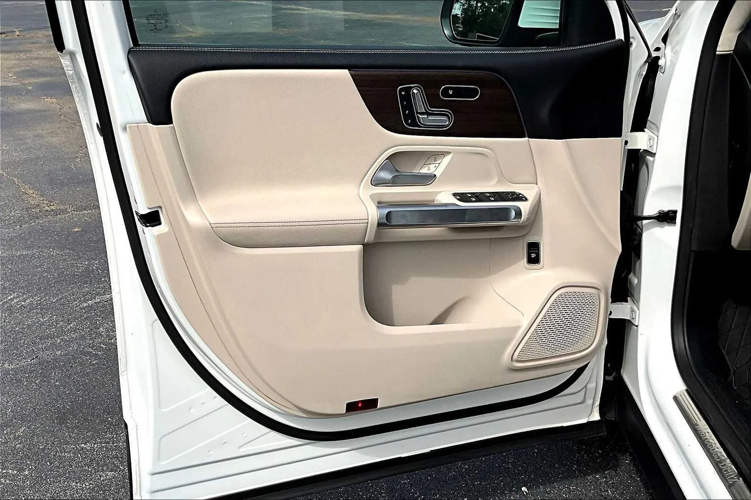 Used 2021 Polar White Mercedes-Benz GLB 250 image 22
