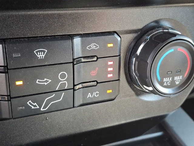 Used 2020 Blue Ford XLT image 26