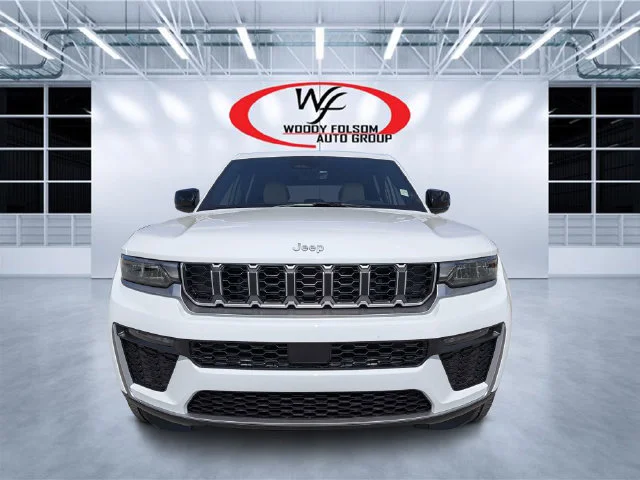 New 2027 Bright White Clear-Coat Paint Jeep Limited image 8