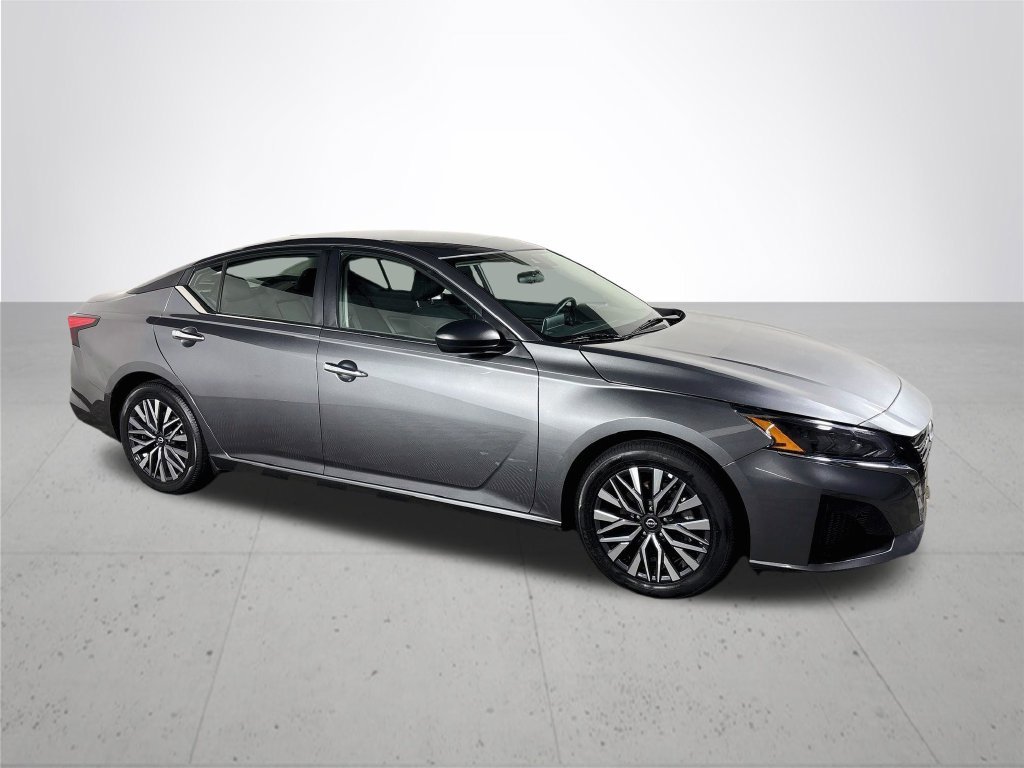 Used 2025 Gun Metallic Nissan 2.5 SV image 4