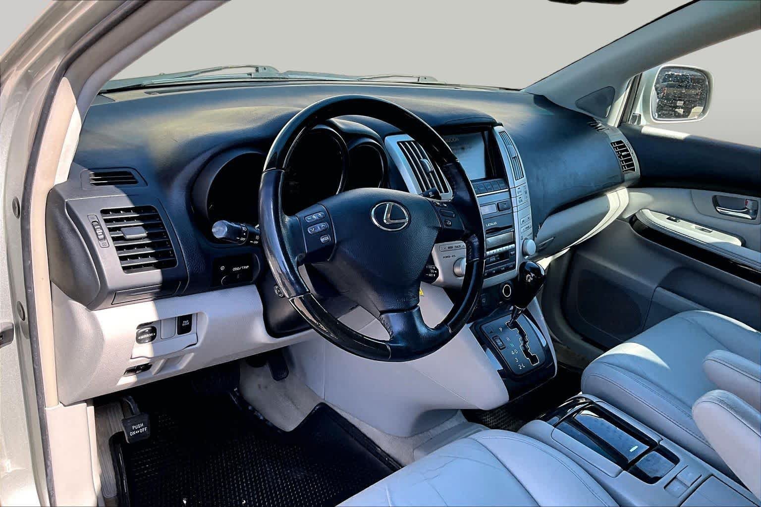Used 2008 Millennium Silver Metallic Lexus  image 17