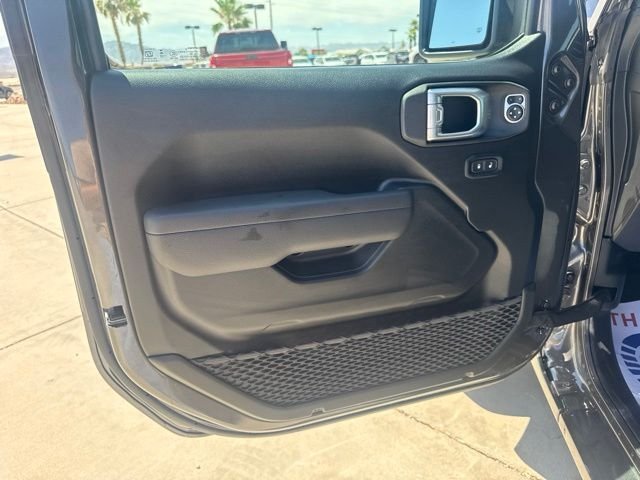 New 2026 Granite Crystal Metallic Clearcoat Jeep Sport S image 19