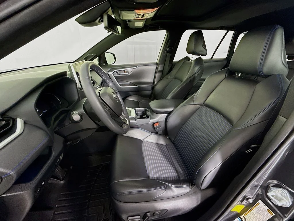 Used 2019 Magnetic Gray Metallic Toyota XSE image 5