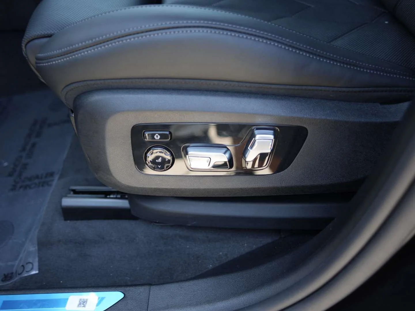 New 2026 Frozen Black Metallic BMW Label image 17