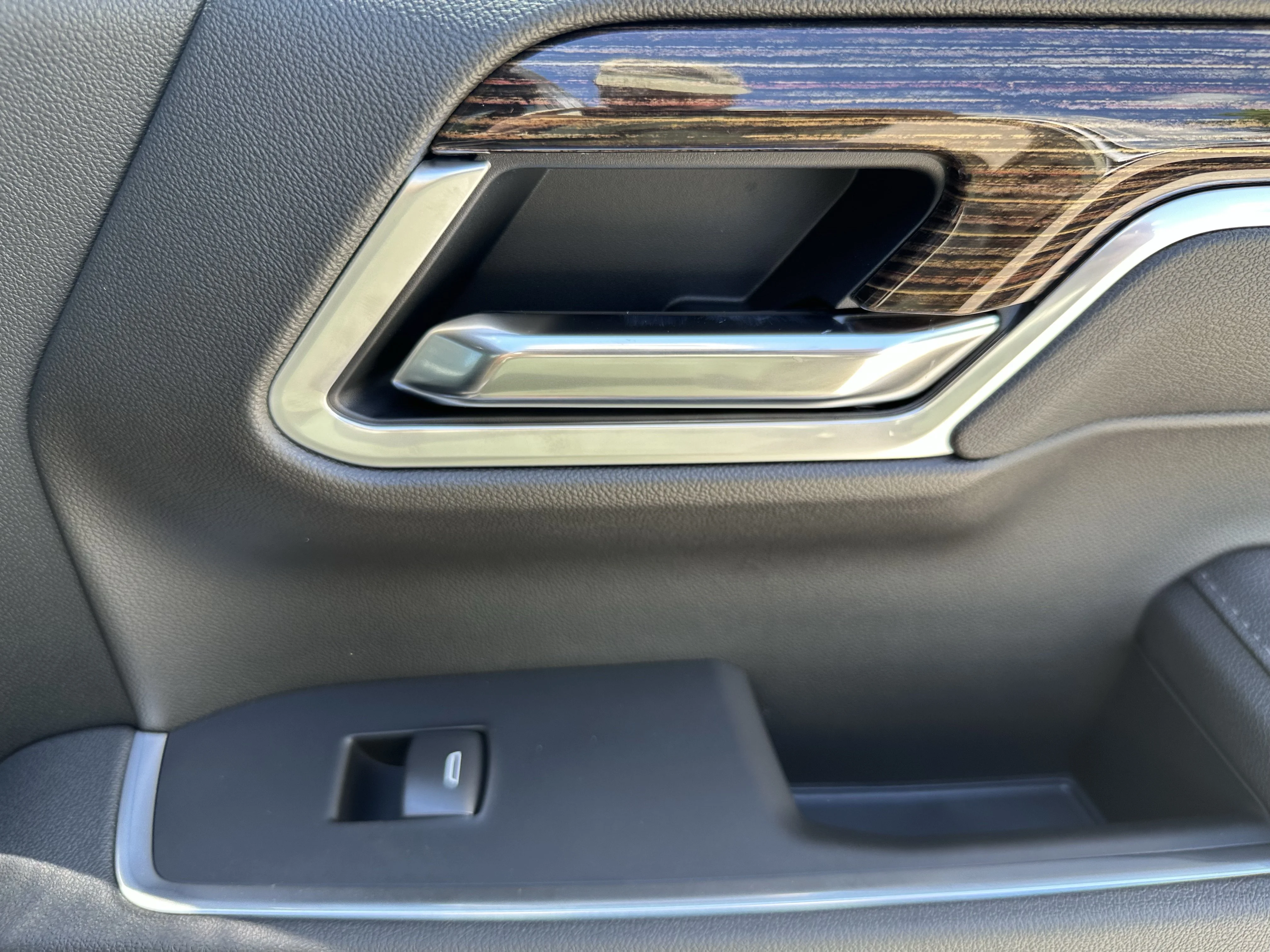 New 2026 Sterling Metallic GMC Elevation image 21