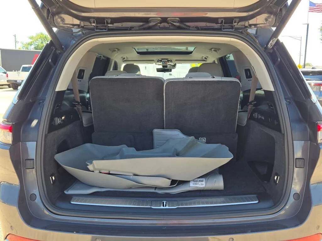 Certified Used 2021 Gray Metallic Jeep Overland image 17