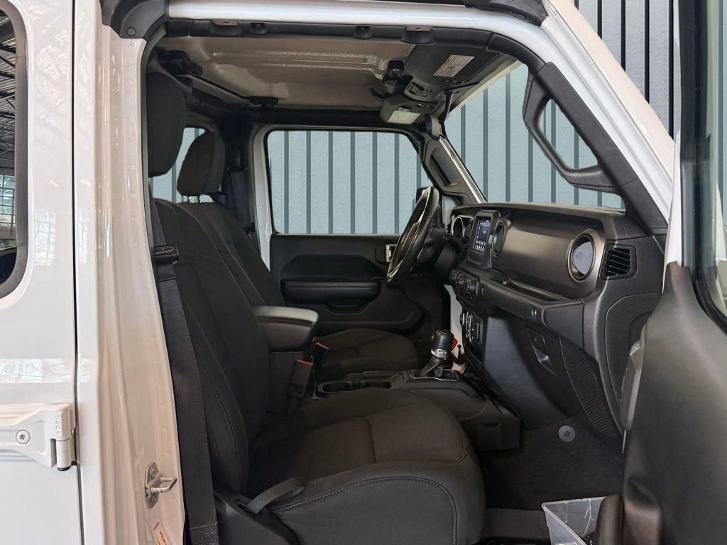 Used 2020 White Jeep Sport image 6