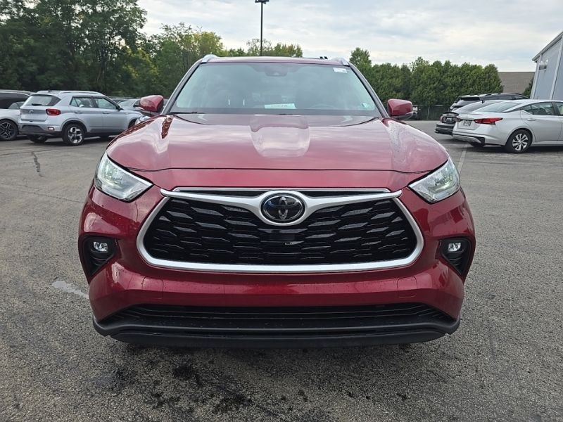 Used 2020 Red Toyota XLE image 2