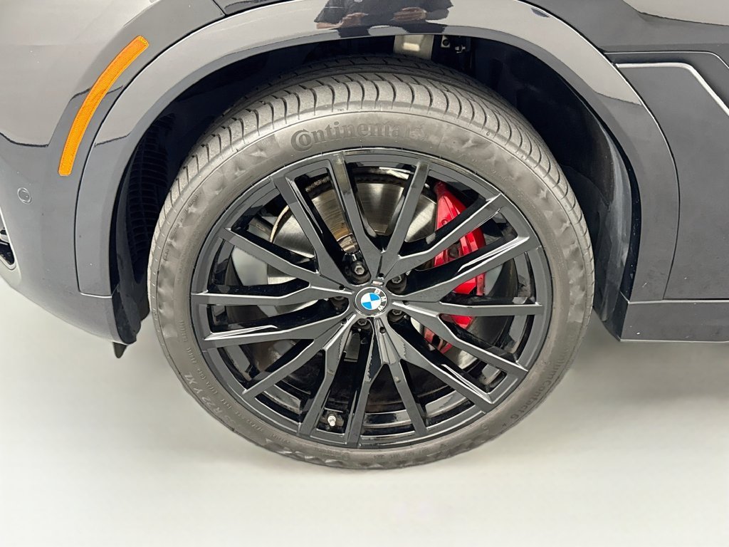 Used 2024 Black BMW xDrive40i image 32