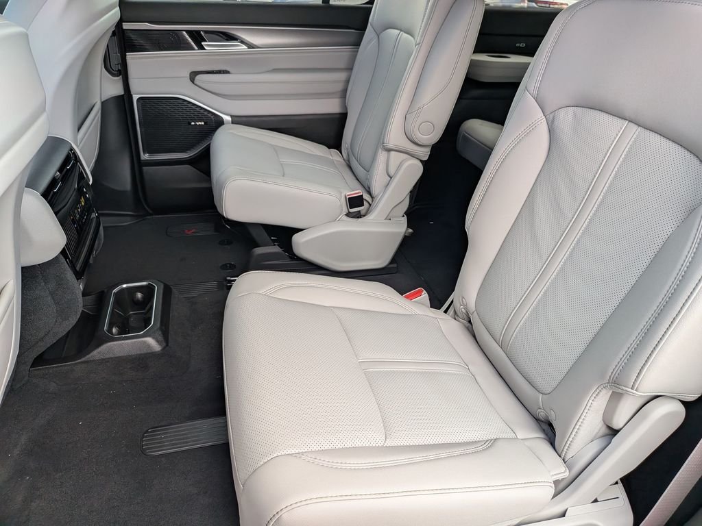New 2026 Baltic Gray Metallic Clearcoat Jeep  image 25