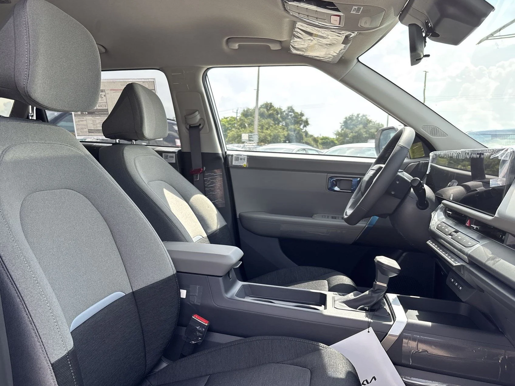 New 2027 Snow White Pearl Kia LX image 23