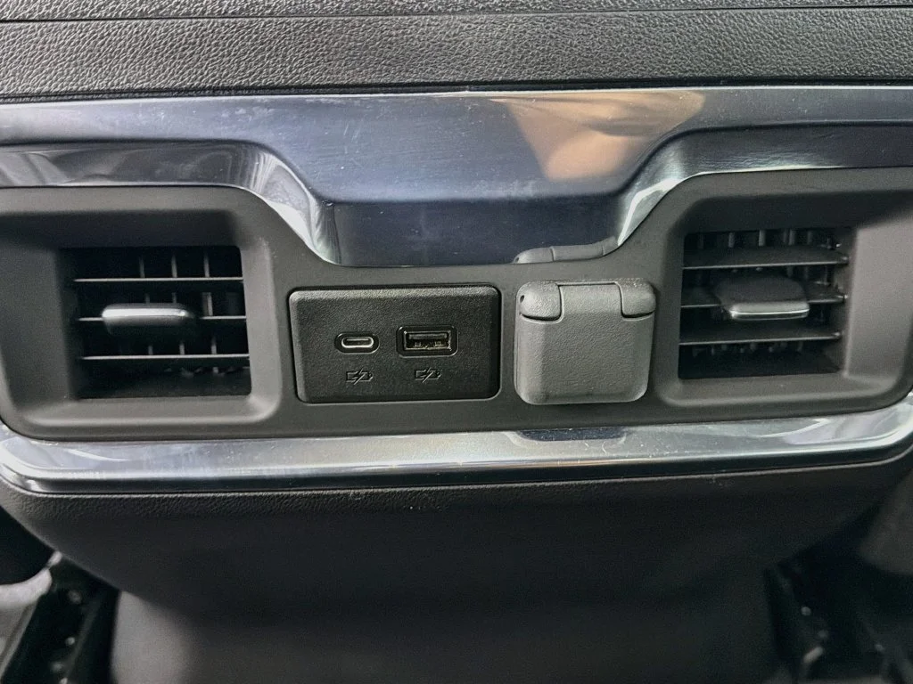 Used 2022 White Chevrolet High Country image 23