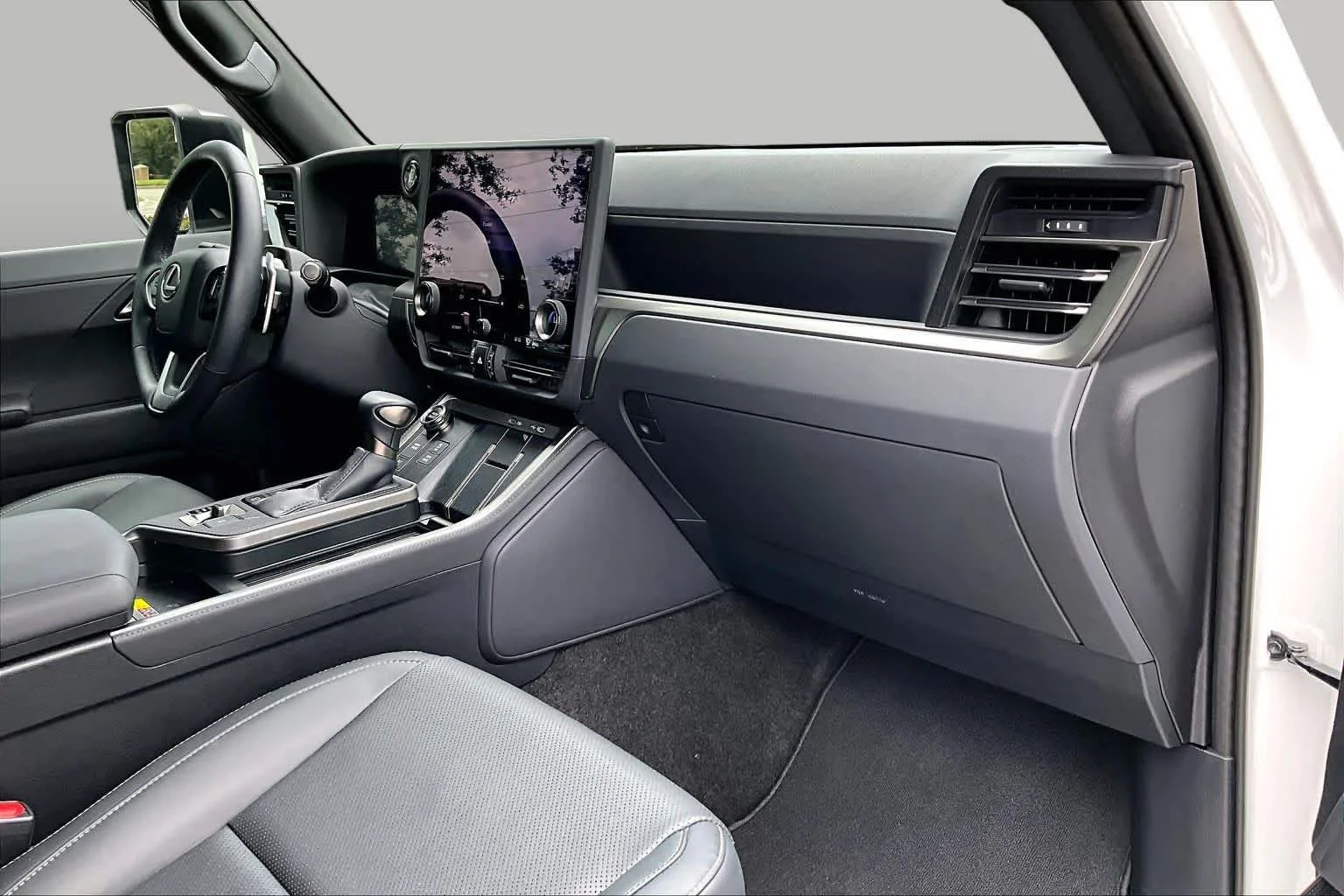 Used 2025 Eminent White Pearl Lexus Premium image 19