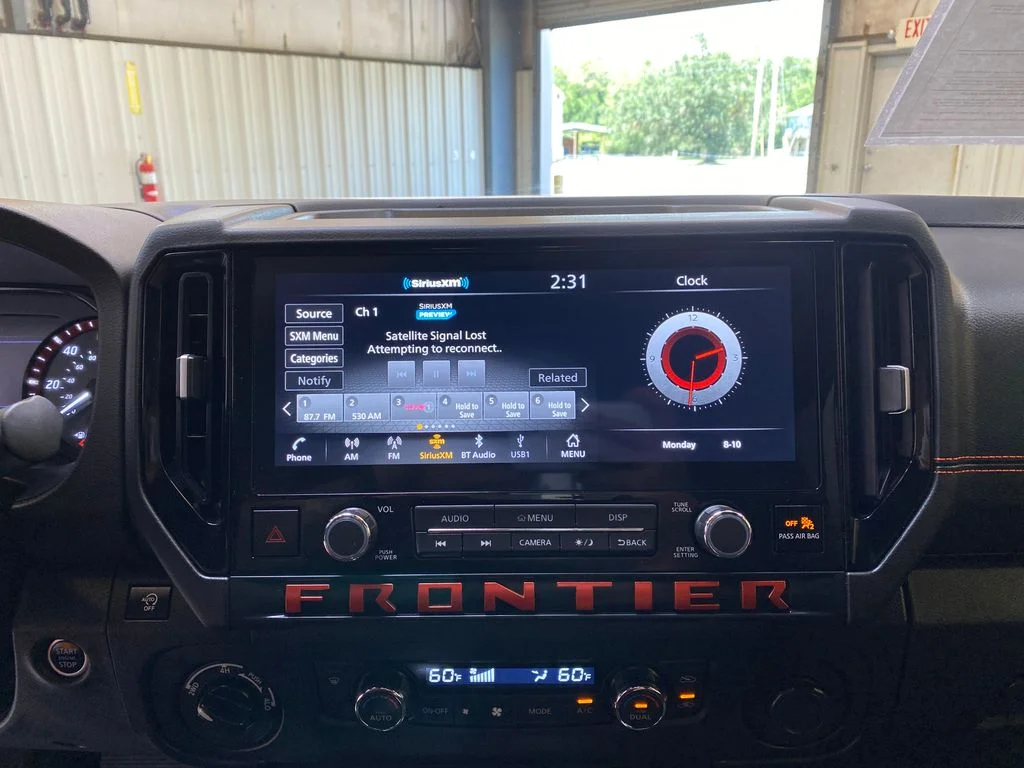 Used 2025 White Nissan PRO-4X image 37