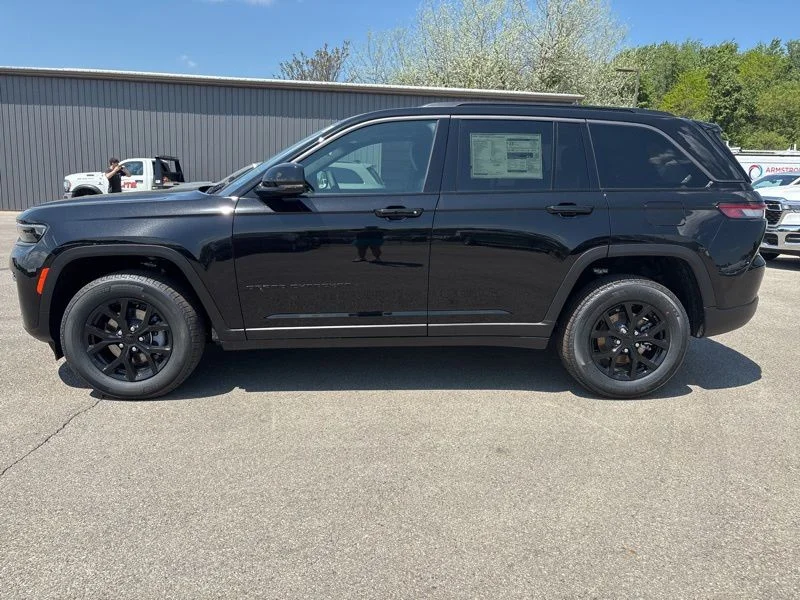 New 2026 Diamond Black Crystal Pearlcoat Jeep Altitude image 6