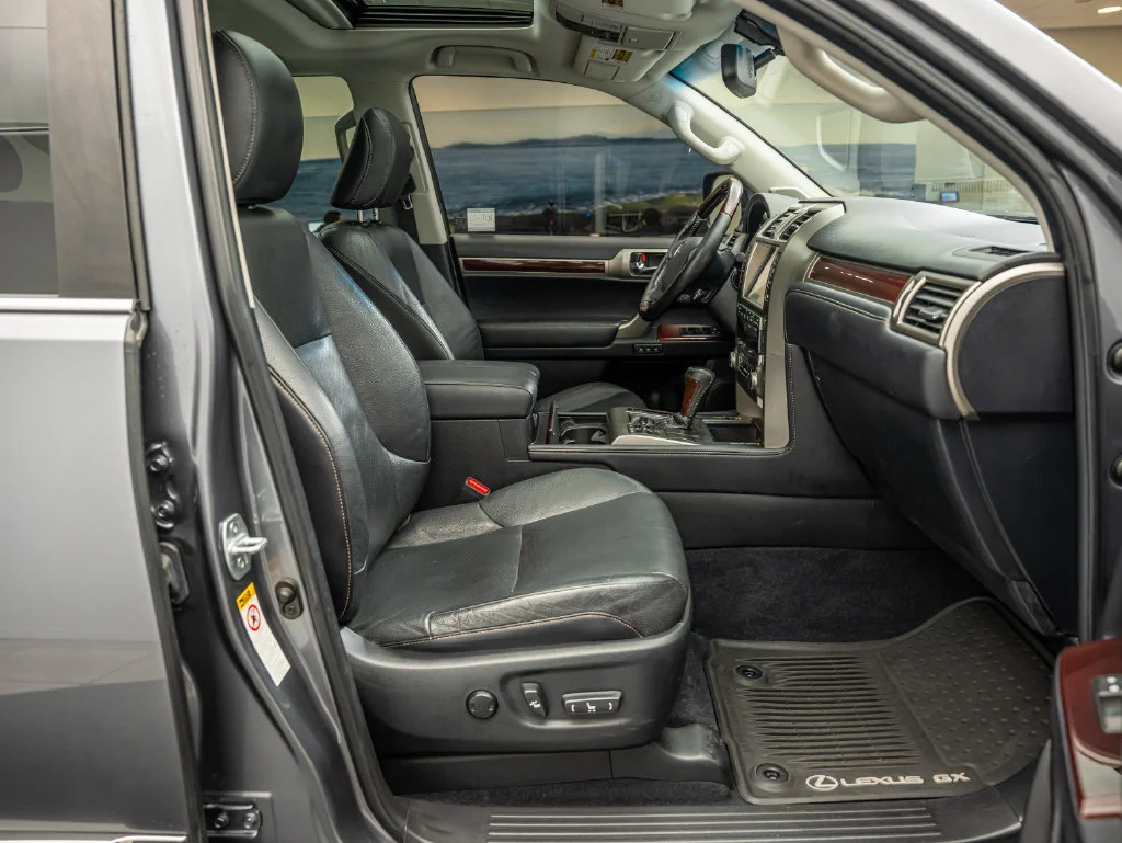 Used 2016 Gray Pearl Lexus 460 image 35