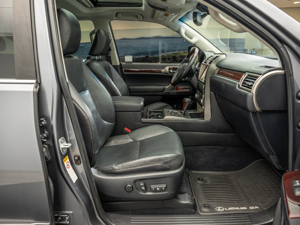 Used 2016 Gray Pearl Lexus 460 image 35