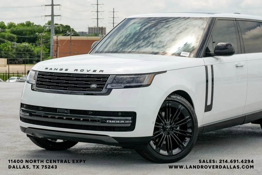 New 2026 Fuji White Land Rover SE image 3