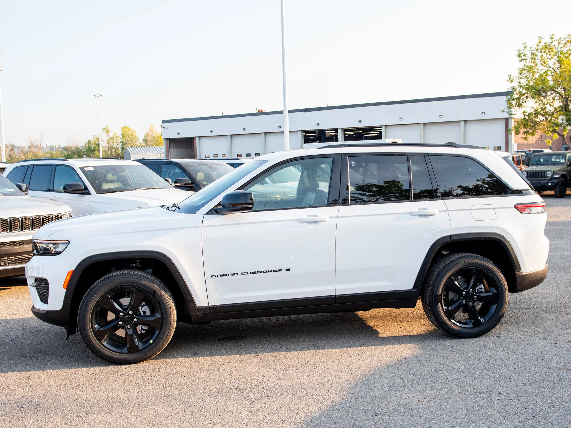 New 2025 White Jeep Altitude* 4x4, Sunroof, Trailer Tow Pkg, Wireless Charging Pad image 2
