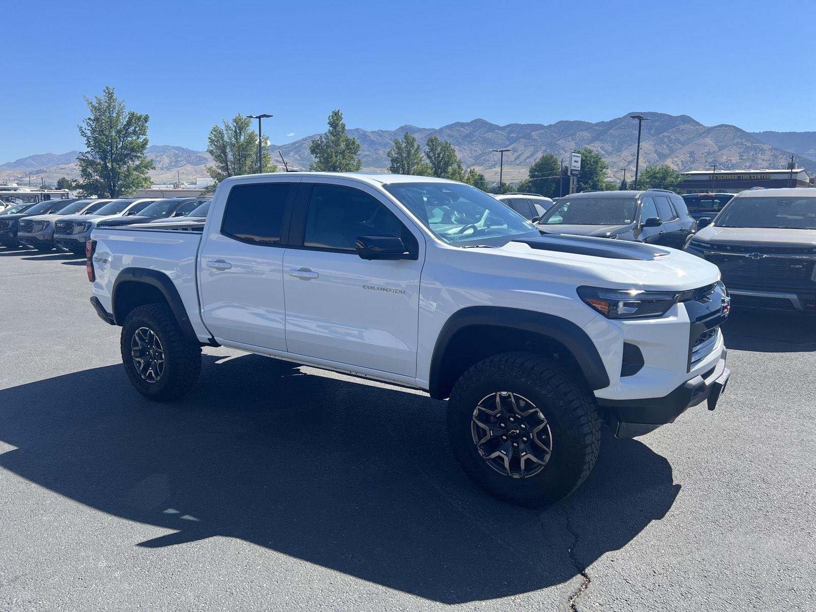 2024 Chevrolet Colorado ZR2 - Photo 7