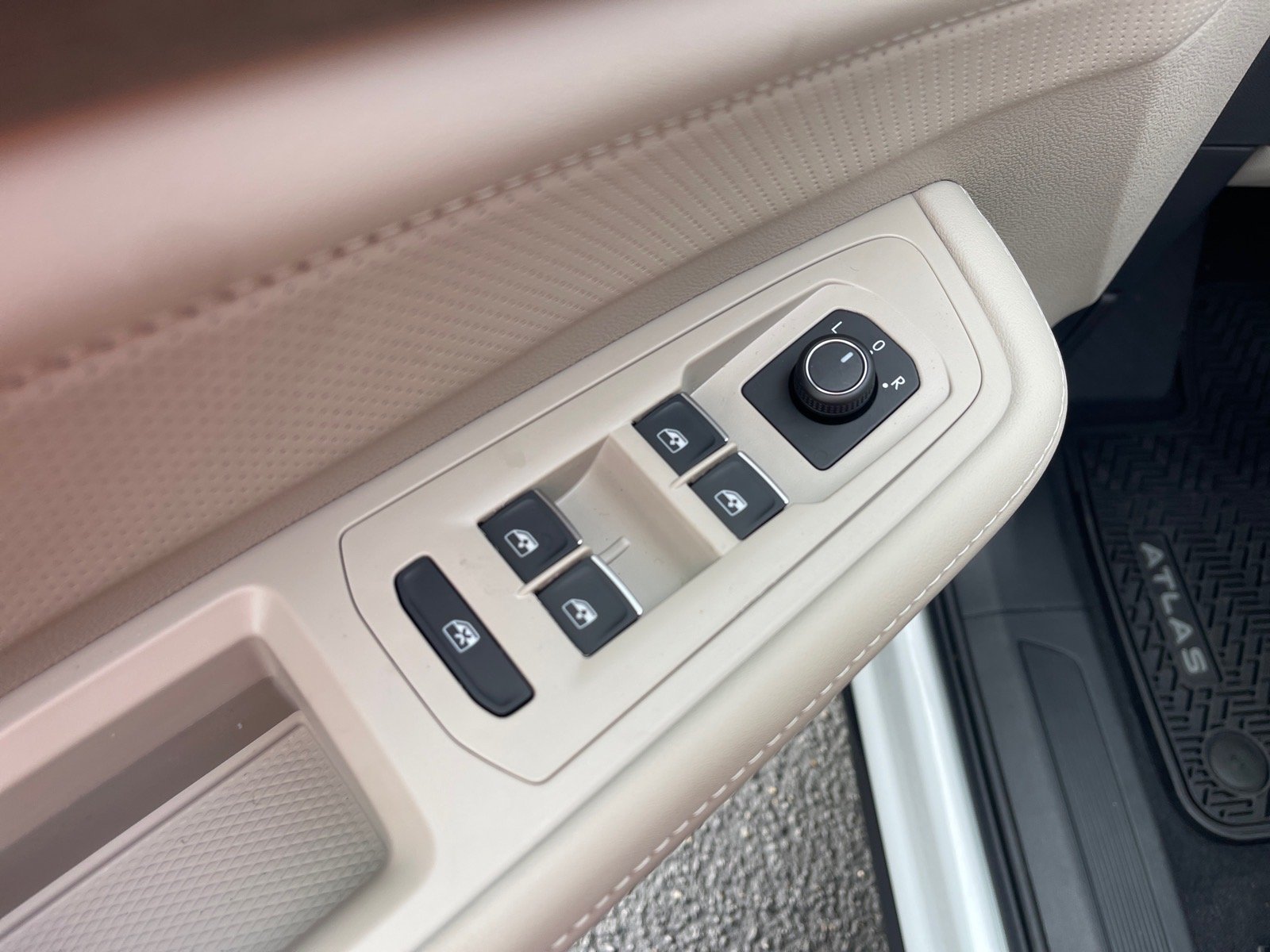 2026 Volkswagen Atlas SE - Photo 8