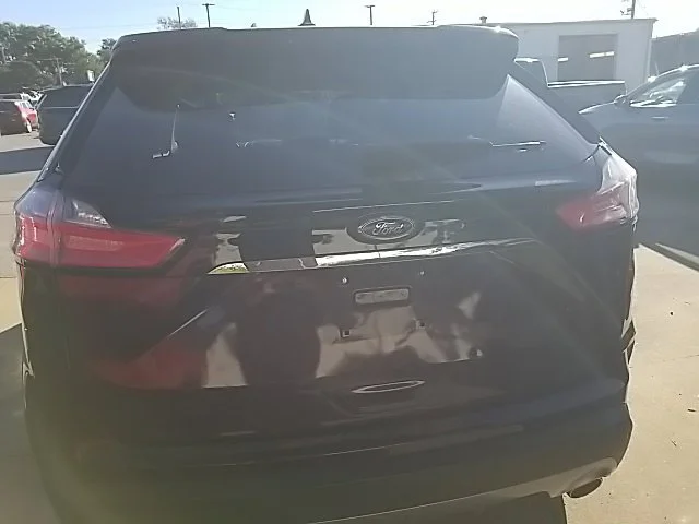 Used 2019 Red Ford SEL image 21