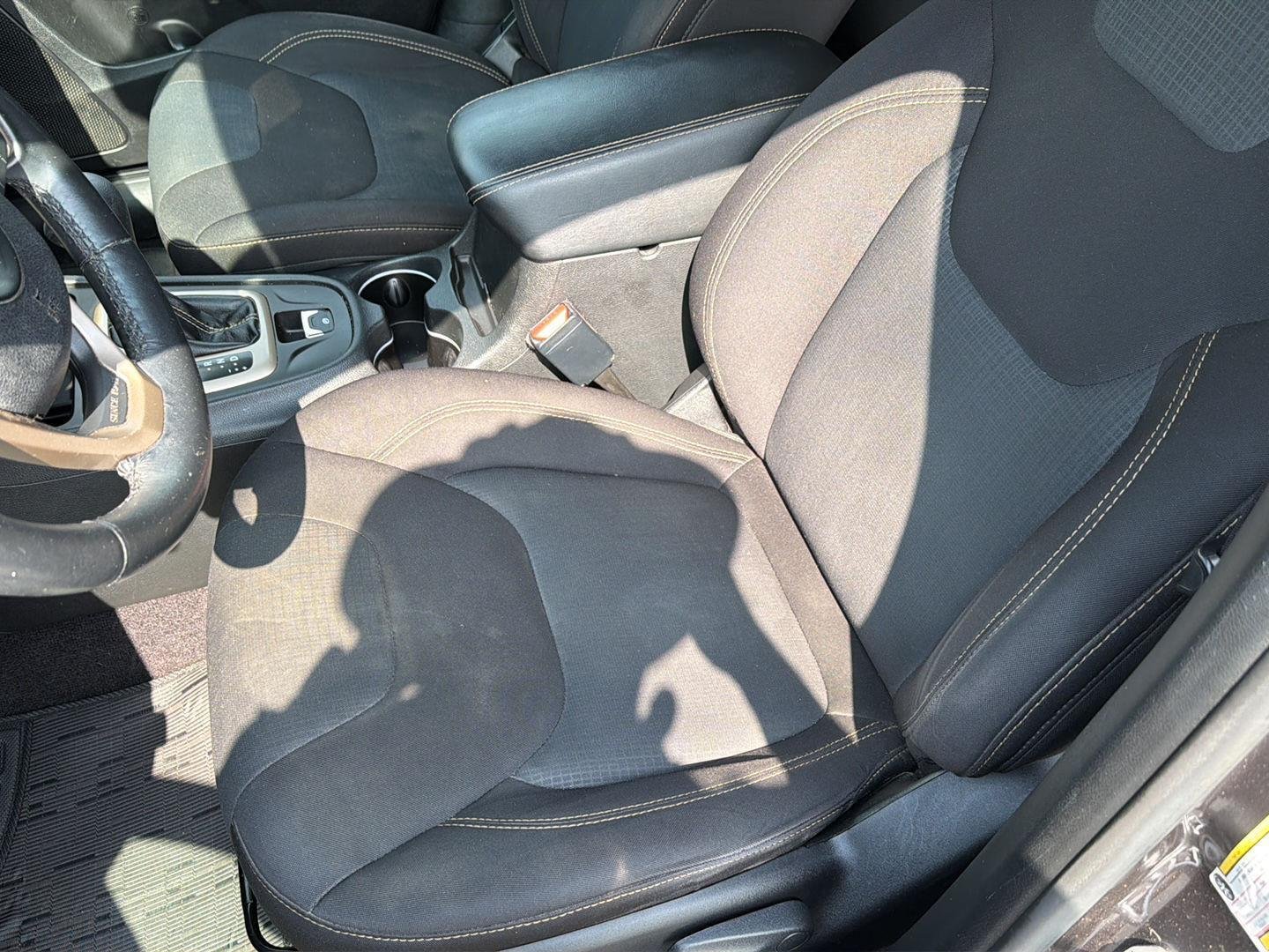 Used 2016 Granite Crystal Metallic Clearcoat Jeep Latitude image 29
