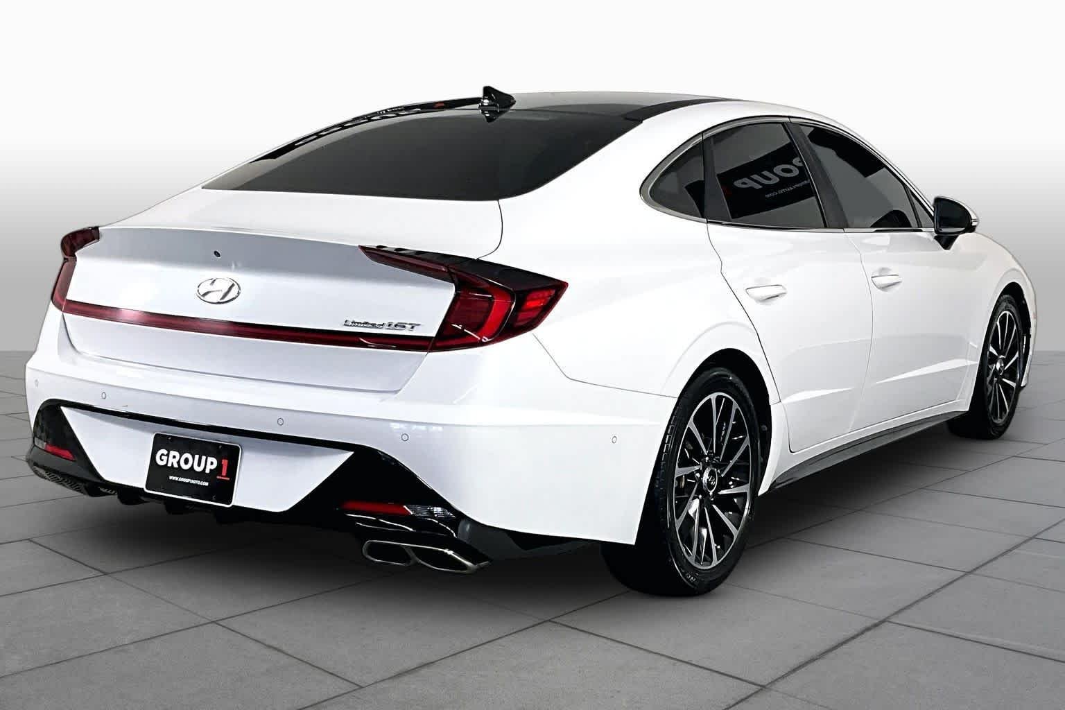 Used 2021 Quartz White Hyundai Limited image 12