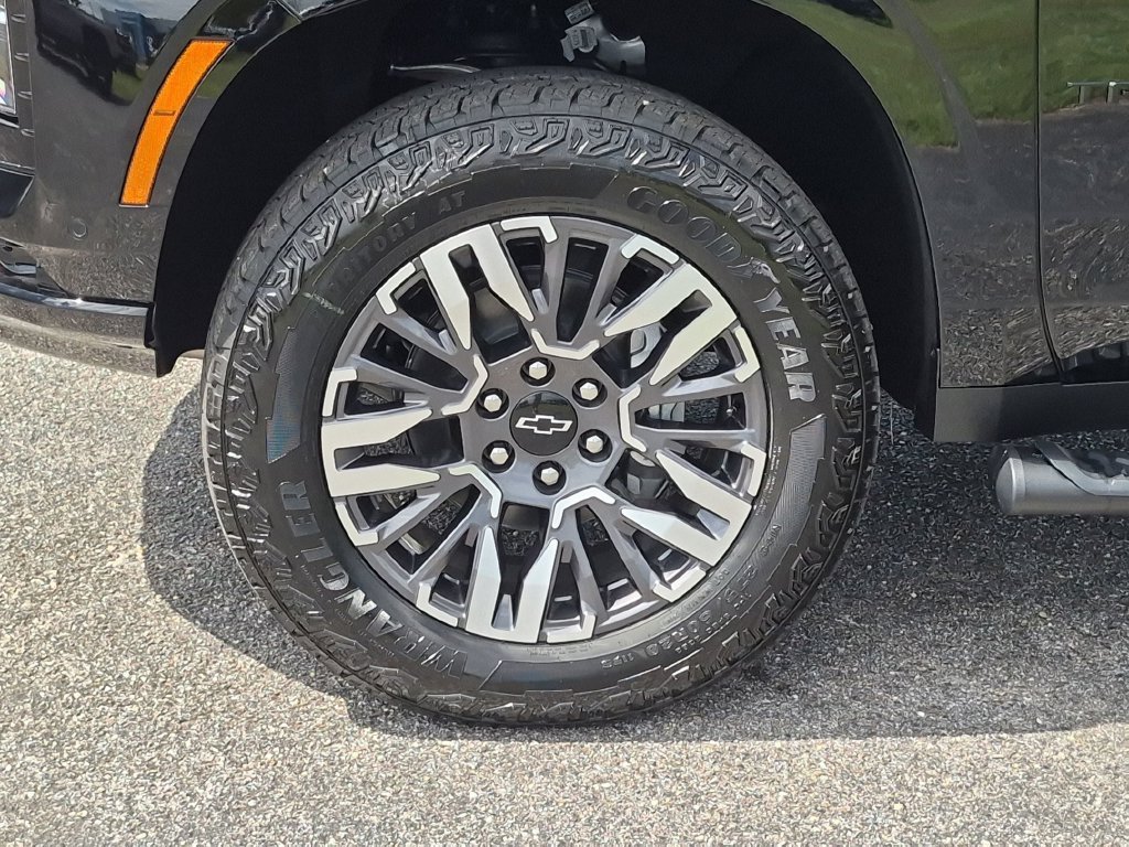 2027 Chevrolet Tahoe Z71 - Photo 11