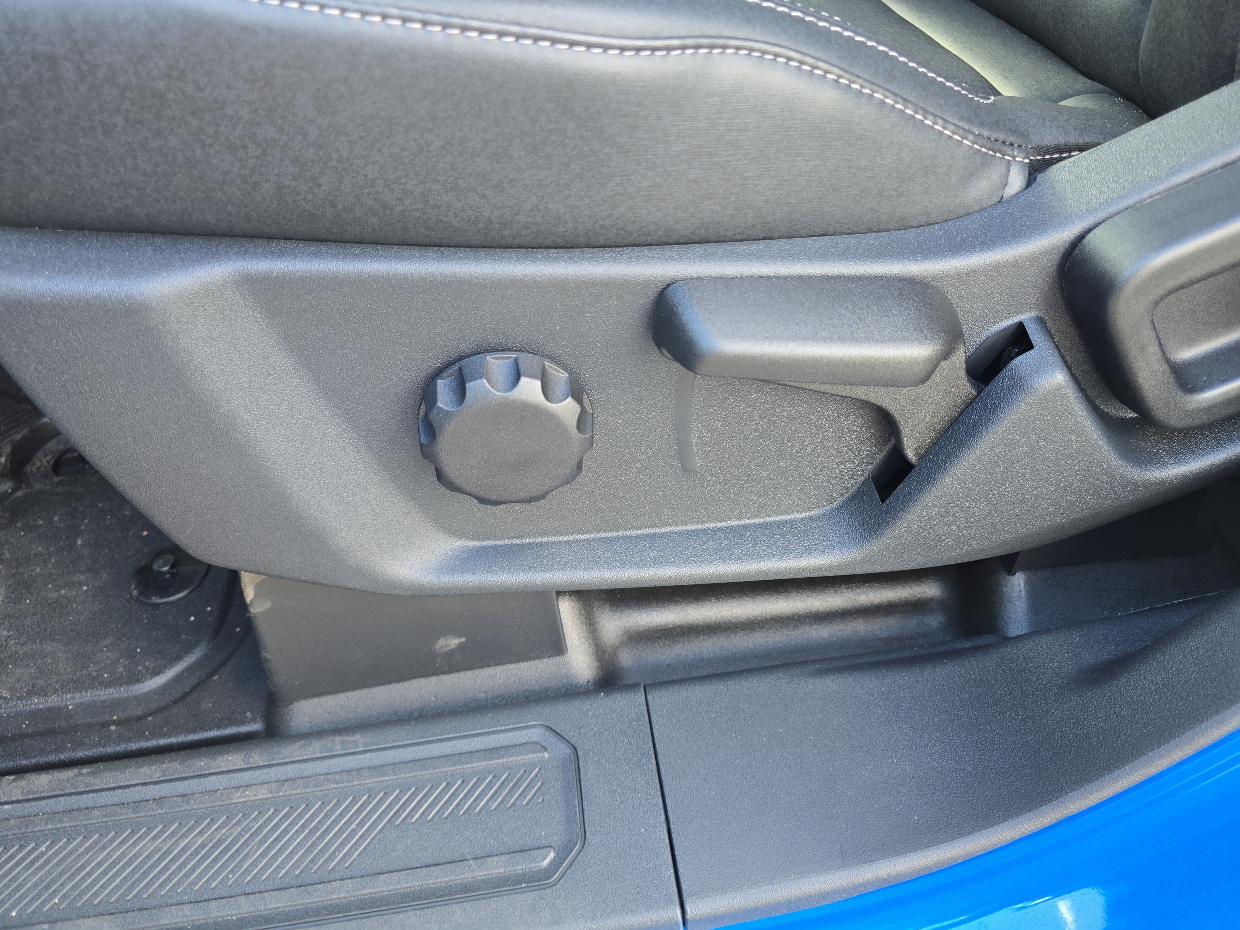 New 2026 Velocity Blue Metallic Ford Badlands® image 12