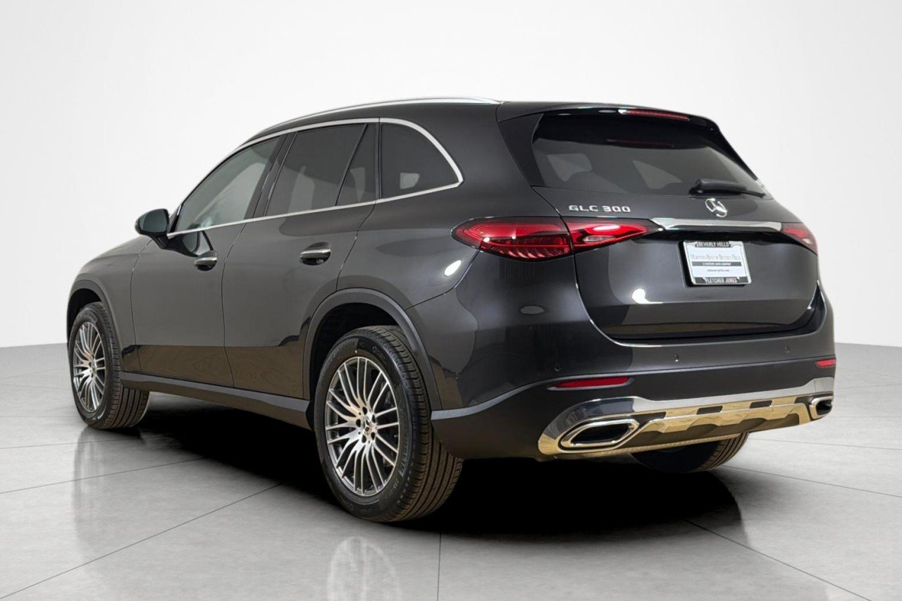 Used 2026 Graphite Grey Metallic Mercedes-Benz GLC 300 image 3