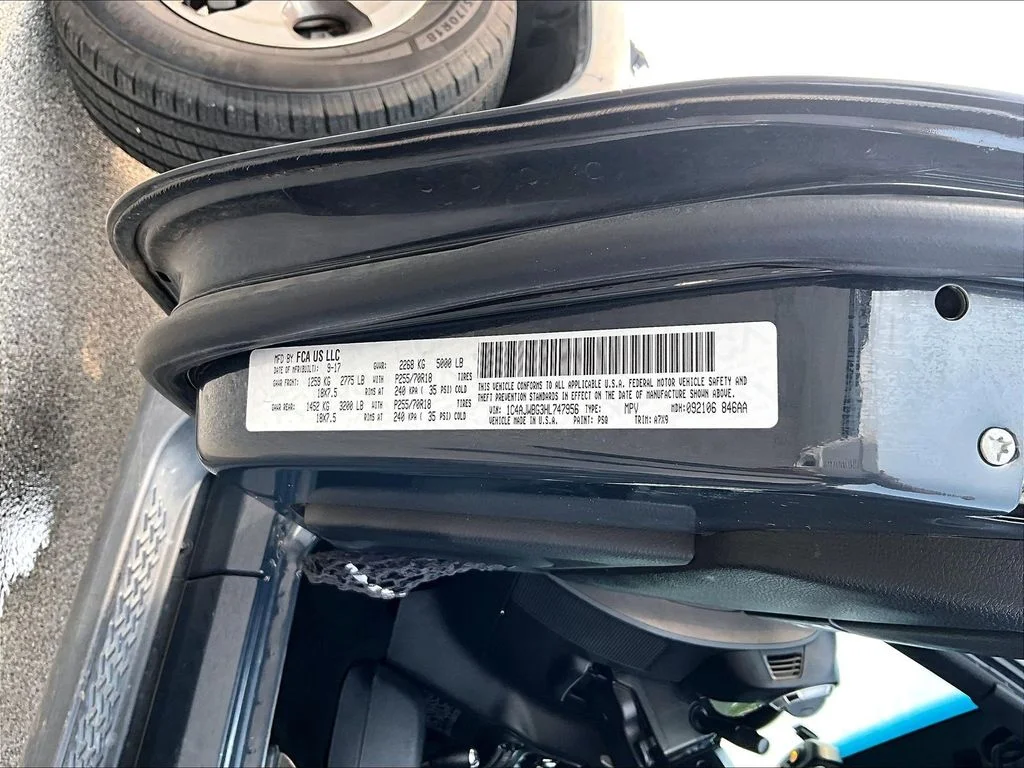 Used 2017 Black Jeep Sahara image 36