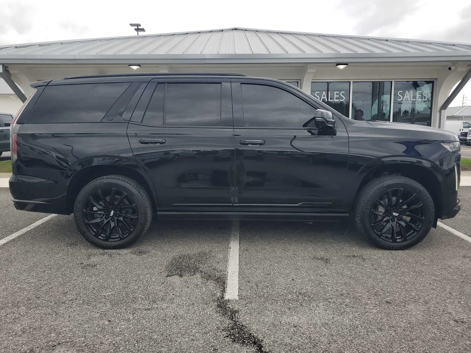 Used 2023 BLACK RAVEN Cadillac 4WD Sport Platinum image 9