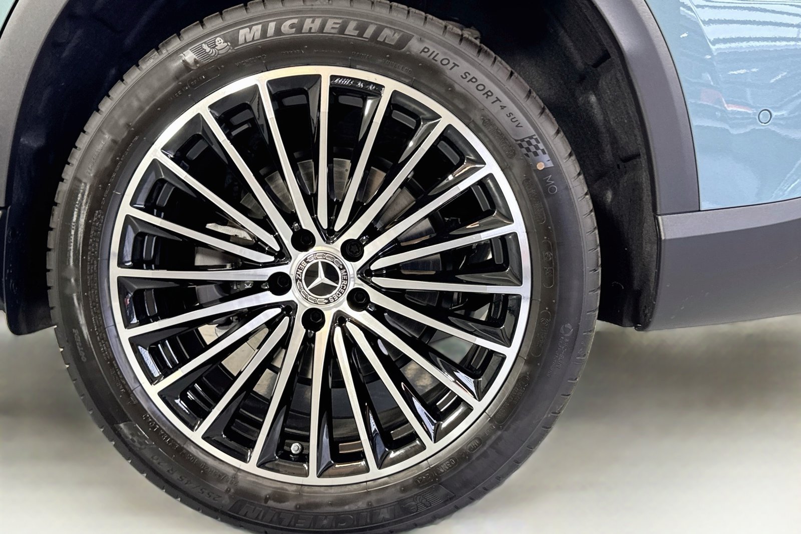 New 2027 Verde Silver Metallic Mercedes-Benz GLC 300 image 29