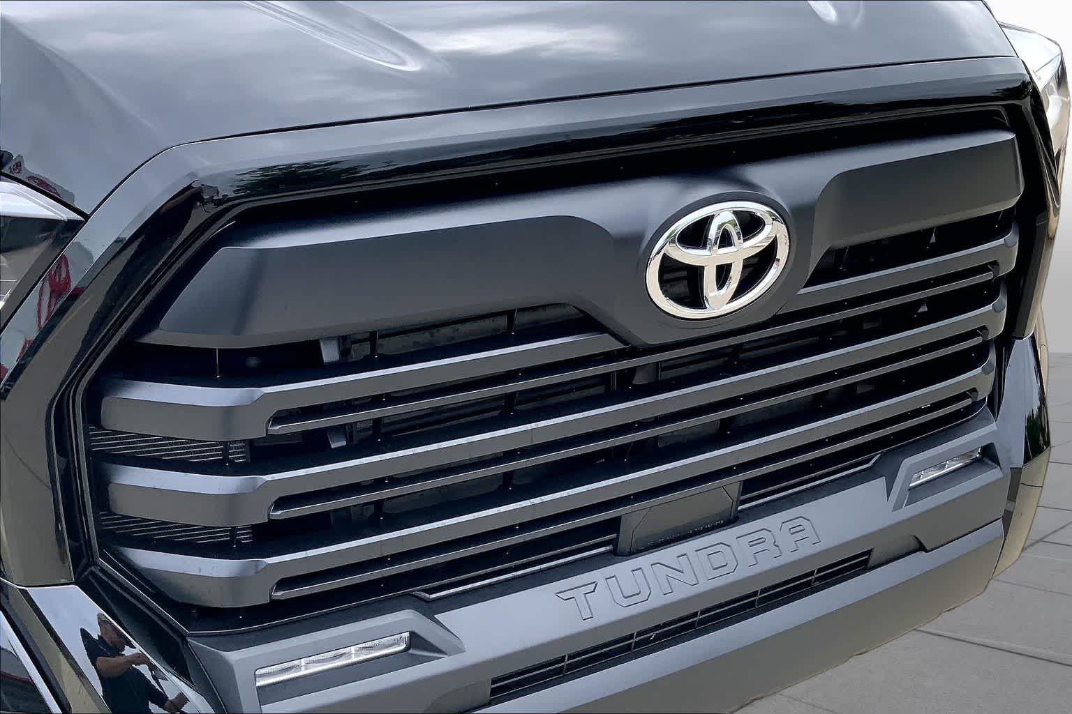 Used 2025 Midnight Black Metallic Toyota SR5 image 31