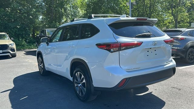 Used 2023 Beige Toyota XLE image 7