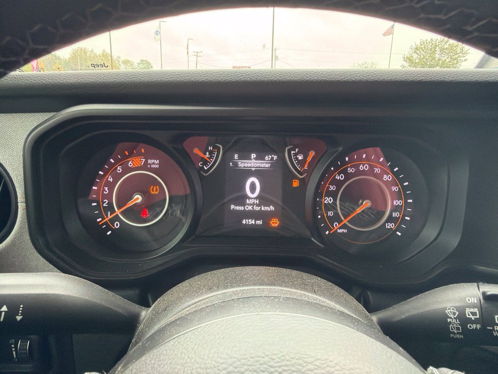 Used 2025 Green Jeep Sport S image 28