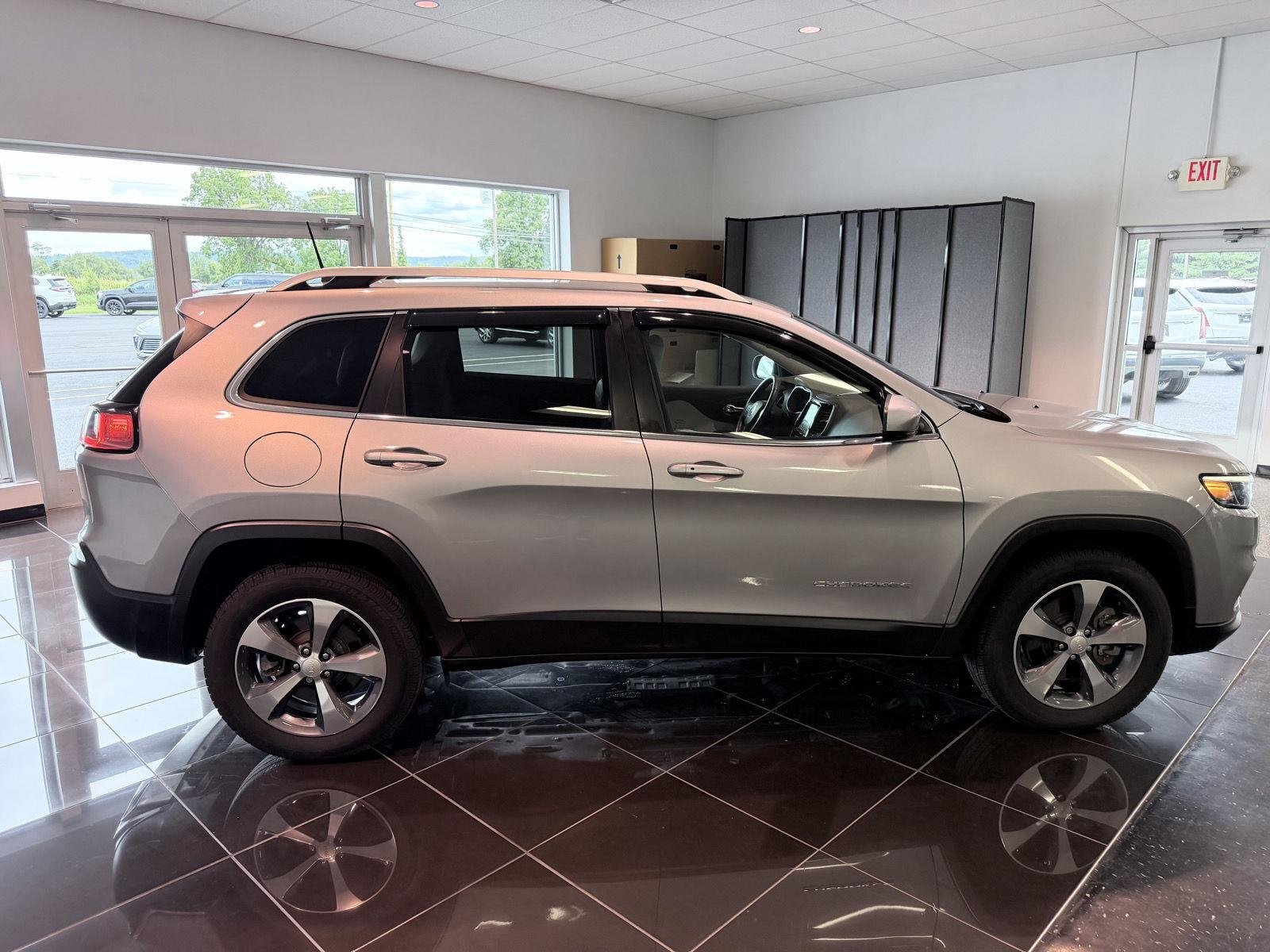 Used 2019 Billet Silver Metallic Clearcoat Jeep Limited image 16