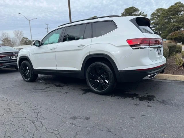 New 2026 White Volkswagen 2.0T SE w/Technology image 6