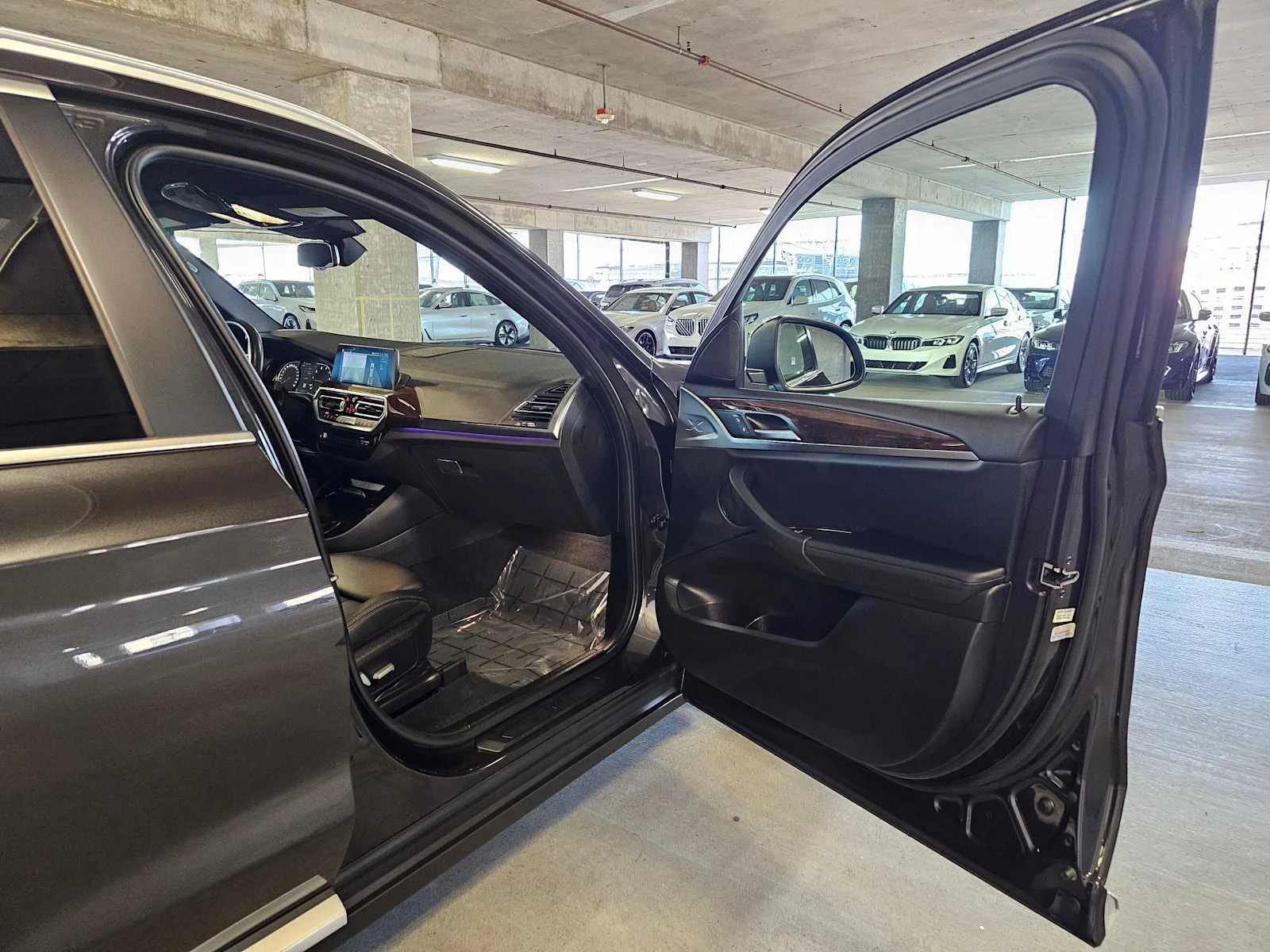 Used 2022 Dark Graphite Metallic BMW xDrive30i image 41