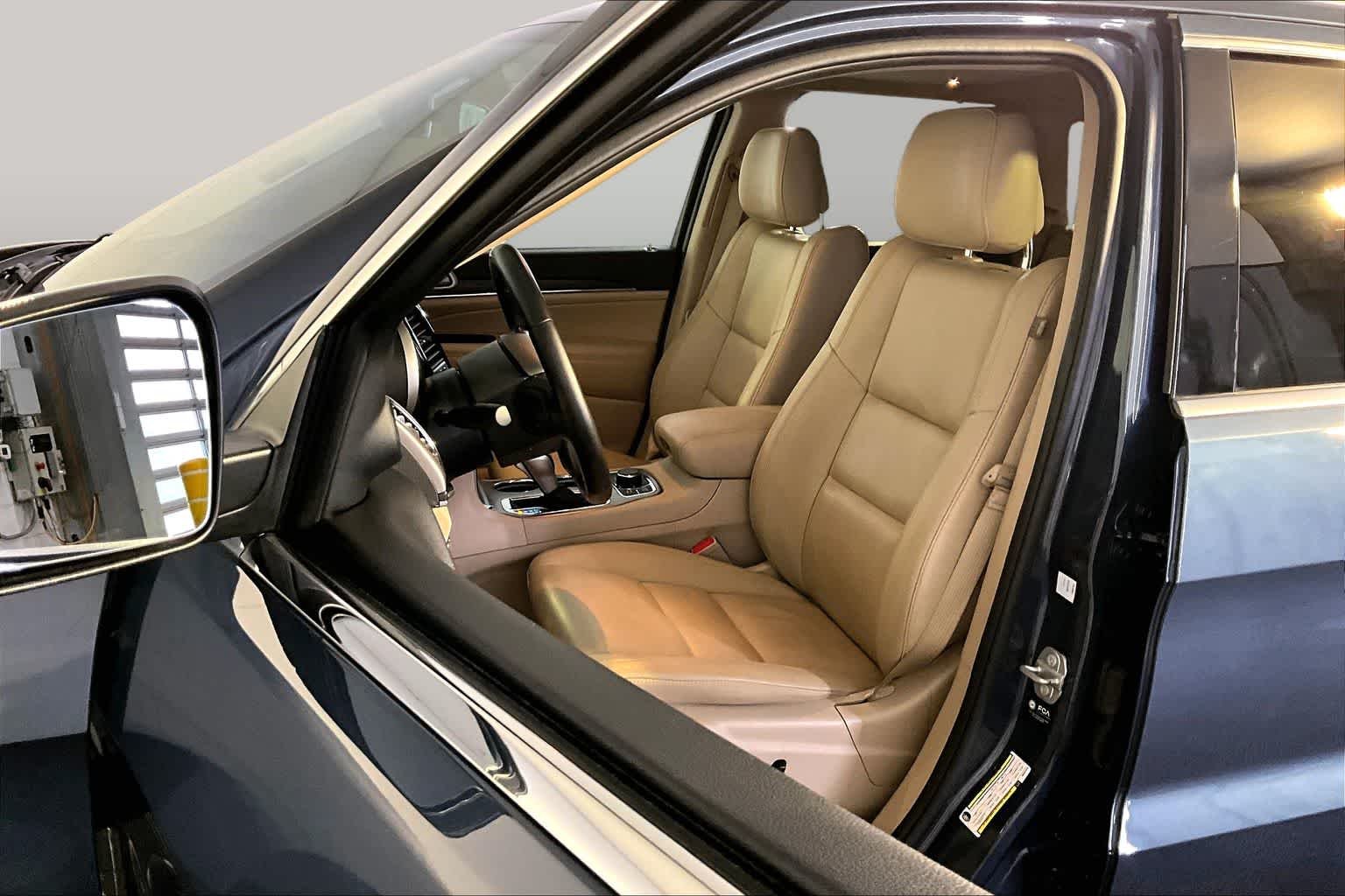 Used 2021 Slate Blue Pearlcoat Jeep Limited image 9