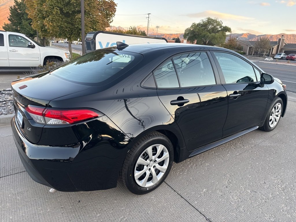2025 Toyota Corolla LE photo 3