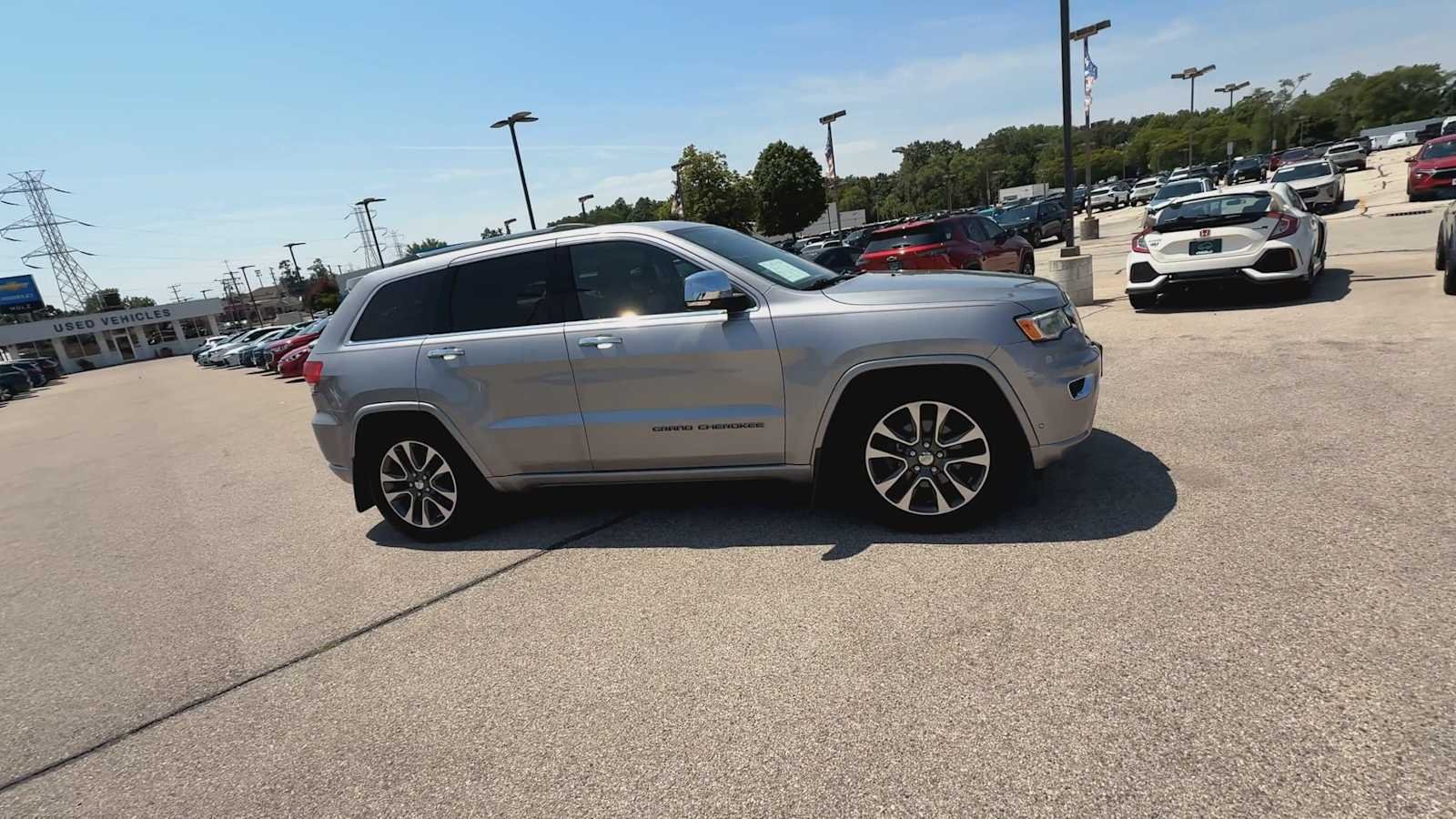 Used 2018 Silver Jeep Overland 4x4 image 9
