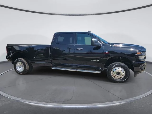 New 2026 Diamond Black Crystal Pearl-Coat Exterior Paint RAM Big Horn image 2