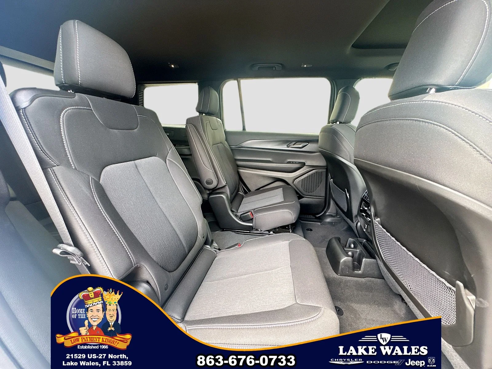 New 2026 Bright White Clear-Coat Exterior Paint Jeep Laredo X image 28
