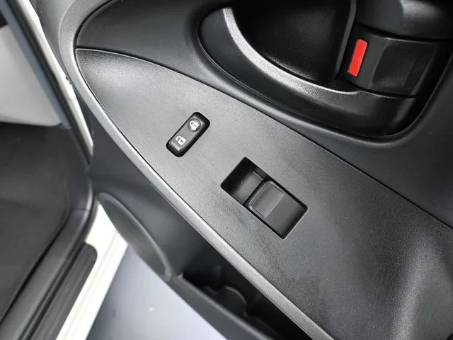 2012 Toyota RAV4 EV - Photo 40