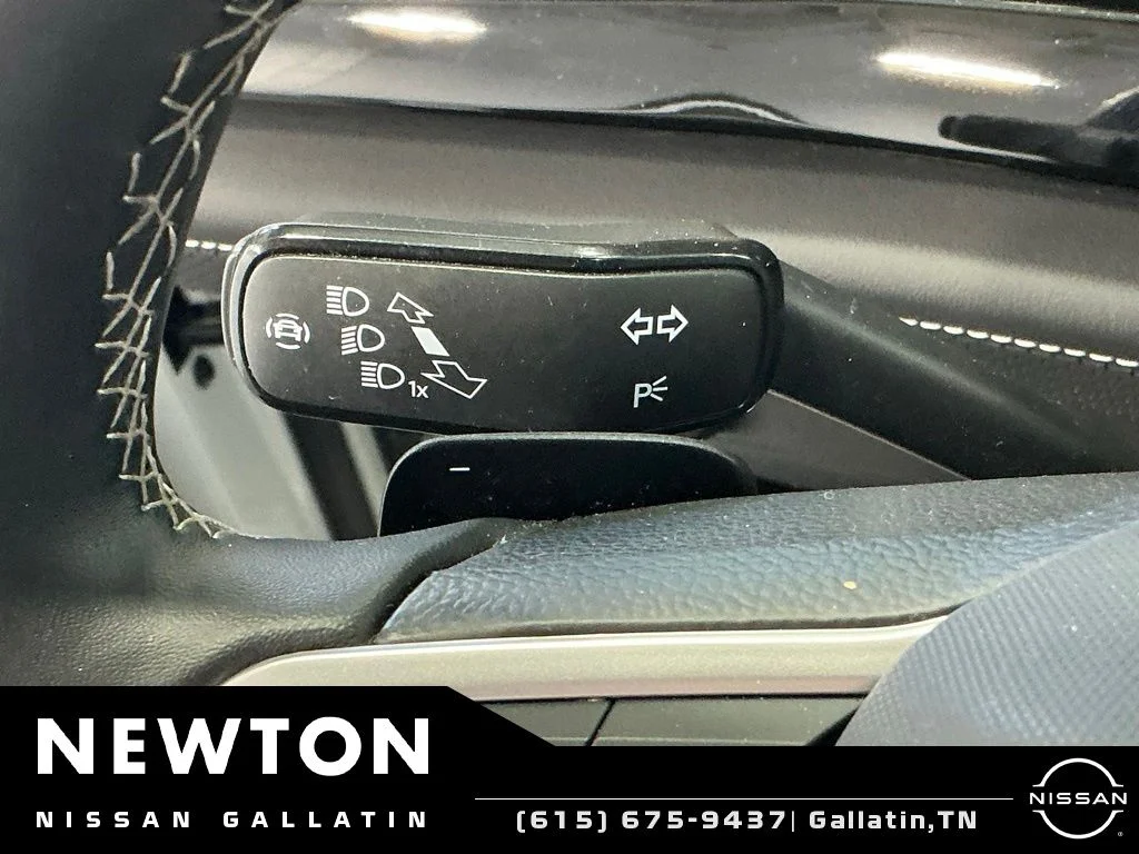 Used 2025 White Volkswagen 2.0T SE w/Technology image 7